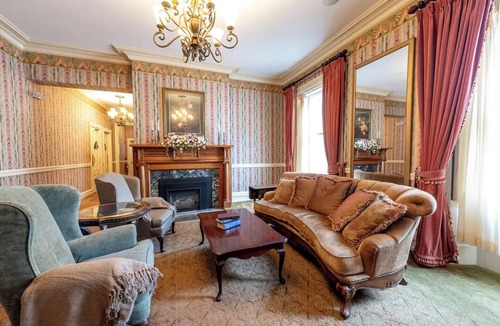 Geneseo Bed & Breakfast | MacVittie Room - Big Tree Inn