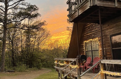 Waveland Cabin | Magical lake house cabin on Blue Mtn Lake with Mt. Magazine views. Pet Friendly!
