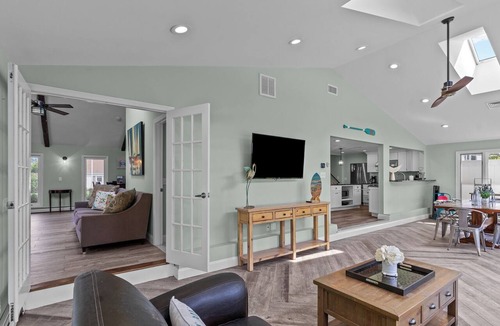 Eastward Look House | Magnificent Luxury Home in Eastward Look - Central A/C,Walk to Scarborough Beach