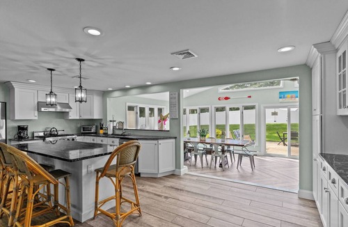 Eastward Look House | Magnificent Luxury Home in Eastward Look - Central A/C,Walk to Scarborough Beach