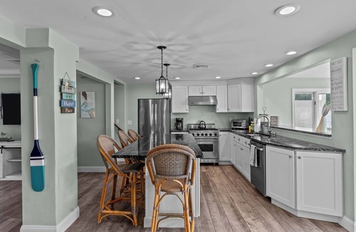 Eastward Look House | Magnificent Luxury Home in Eastward Look - Central A/C,Walk to Scarborough Beach