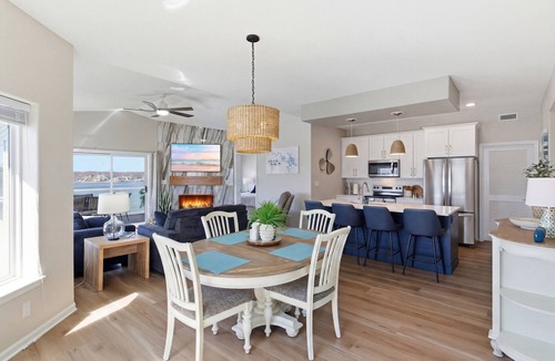 Lake Ozark Condo | Main Channel Views, Screened Porch, Pool & Boat Slip