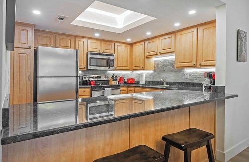 Downtown Park City Condo | Main St/Steps to Town Lift/Hot Tubs Pool/Free Parking/Mountain View