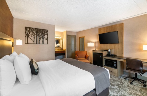 Augusta Hotel | Maine Evergreen Hotel, an Ascend Collection Hotel