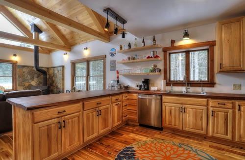 Rangeley Plantation House | Maine Land - Newly decorated and beautiful home along the Birches Beach Road!