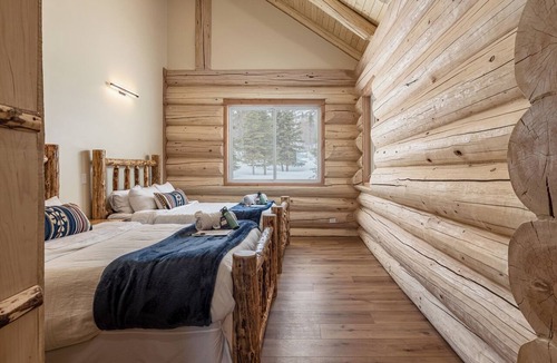 Glacier View Cabin | Majestic Valley Wilderness Lodge