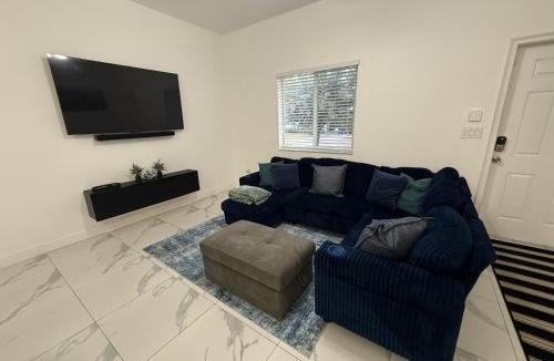 Downtown Fort Lauderdale House | Mango Haus Near Beach, Cruise Port & Stadium
