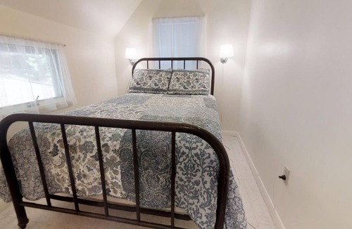 Hammondsport Cottage | Maple Hideaway:"Lots of Privacy!"