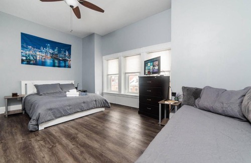 Manchester Apartment | Massive Home - GroupStay - Parking & Location
