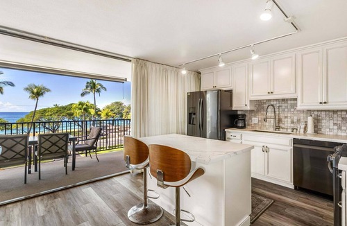 Kihei Condo | Maui Parkshore 414, Beautiful Remodel, Center Cut Top Floor, Amazing Ocean Views