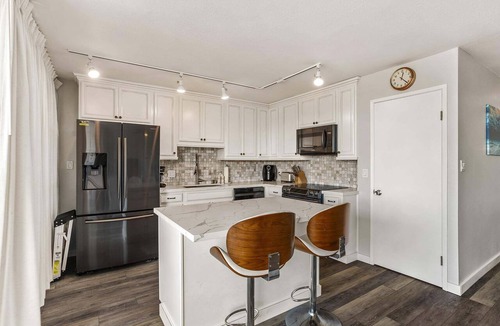 Kihei Condo | Maui Parkshore 414, Beautiful Remodel, Center Cut Top Floor, Amazing Ocean Views