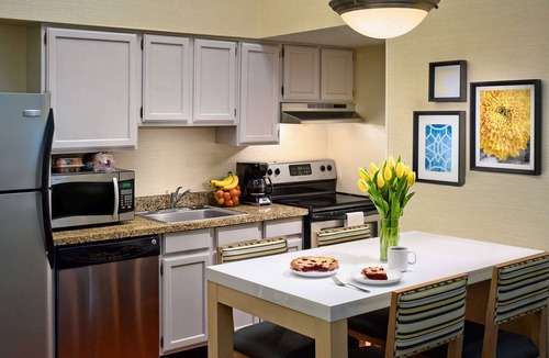 Westlake Hotel | Maximum Comfort and Style! 2 Pleasant Units, Kitchen, Free Parking