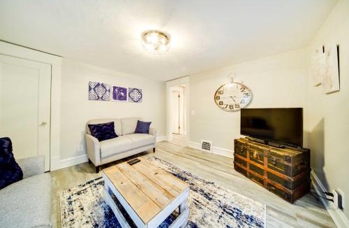 Meadville Apartment | Meadville Apartment w/Deck < 2 Mi to Allegheny!