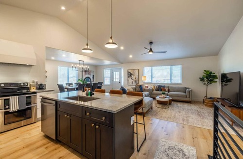 Sandy House | Meeting Place | Hot Tub, Theater Room, Mini Golf, Foosball