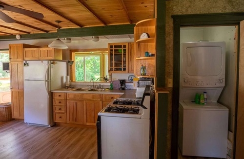 Bradford Cottage | Memory Island on Lamoka
