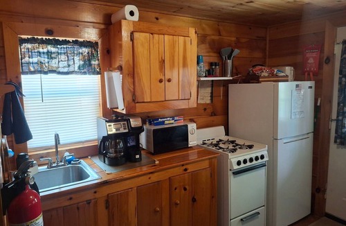 Howland Cabin | Merrill Brook Cabins - Cabin 2 - Bear Den
