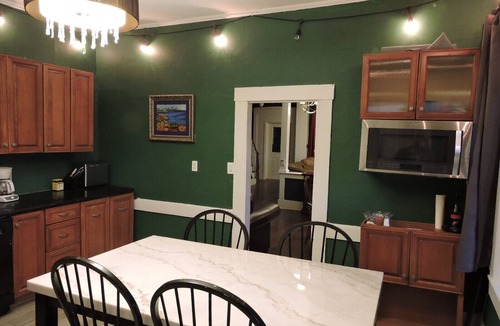 Isle of Springs House | Merrymeeting Bay, entire house, free parking, full kitchen, mid-coast hub