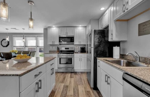 Clarence Apartment | Meticulous Main St. Ranch 2 Bedroom Luxury Apt. Rear Unit