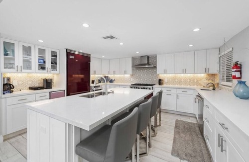 Birch Park Finger Streets House | Mid-Centrury Oasis | 1 Block to Ft Lauderdale Beach