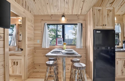 Middlebury Center Cabin | Middlebury Center Cabin w Pond, Deck & Grill!