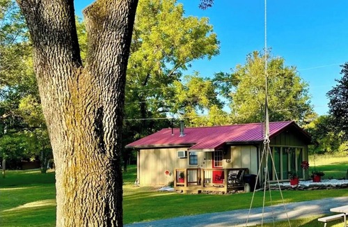 Joplin House | Mike & Angie’s Private Cozy fully furnished Guest House. Free TV & WiFi.