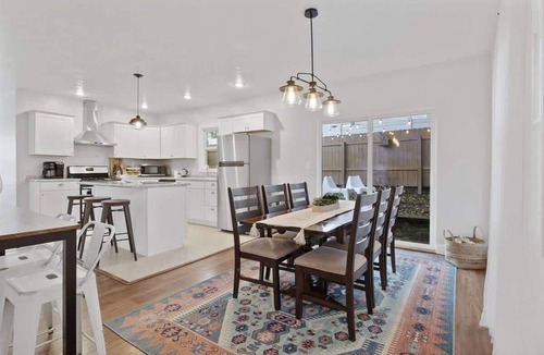 Pittsburgh House | Mins to Stadiums - Fenced Yard - Fire Pit