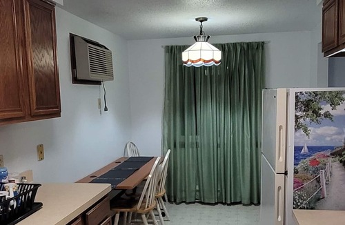 North Tonawanda Apartment | Minutes from Niagara Falls state park, Air Base, Shopping Centers, Universities!