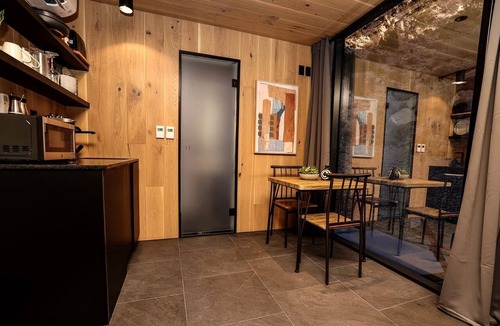 Orderville Cabin | Mirror Tiny House with Equipped Interior and Fire Pit in Orderville, Utah