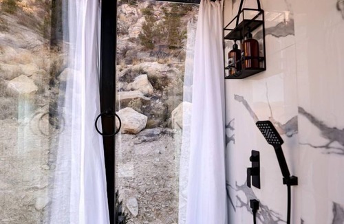Orderville Cabin | Mirror Tiny House with Equipped Interior and Fire Pit in Orderville, Utah