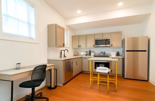 Corn Hill House | Modern 1BD/1BA apartment in the heart of Cornhill featuring high-speed WiFi, smart TV, and a fully equipped kitchen. Perfect blend of comfort and convenience in one of Rochester’s most charming neighborhoods.
