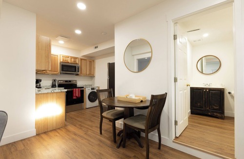 Murray Apartment | Modern 1BR Apartment Across from Trax – Easy Access to Downtown & Mall