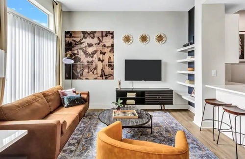 Deep Ellum Apartment | Modern 1BR CozySuites w/pool, gym, parking #02