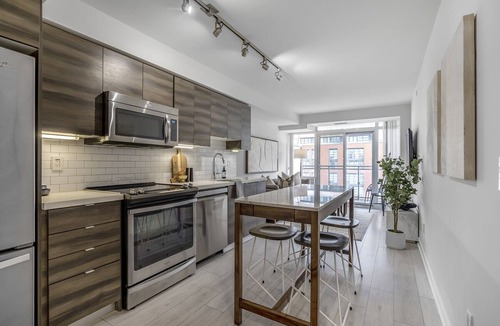Alexandra Park Condo | Modern 2 bed+2 bath Downtown Toronto Condo. Parking available