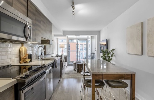 Alexandra Park Condo | Modern 2 bed+2 bath Downtown Toronto Condo. Parking available