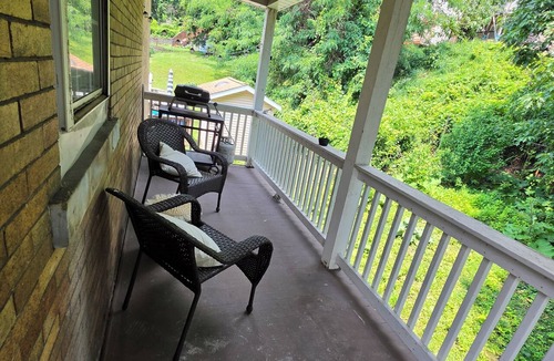South Hills Apartment | Modern 2br apt walking distance to the T