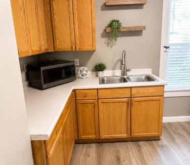 Lewiston Apartment | Modern 2BR Near CMMC and downtown