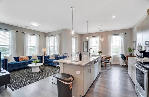 Columbus Apartment | Modern 2BR near OSU | Parking | Elevator | Secure