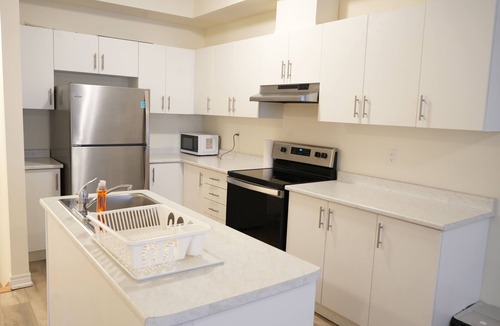 Stoney Creek House | Modern 3BR/2.5 Bath House Minutes to Niagara Falls