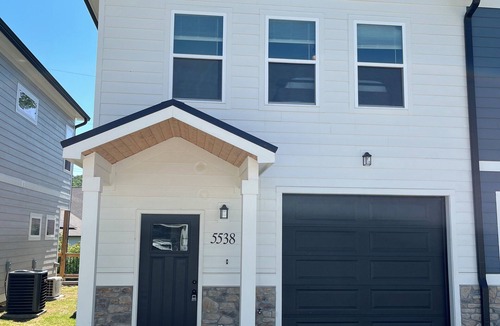 Lupton City House | Modern 3BR Townhome Near Downtown Chattanooga