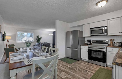 Columbus House | Modern 4BR Retreat Fenced Yard Near Easton