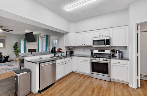 Allen House | Modern 5BR/2.5BA w/Private Pool Sleeps 16 ppl