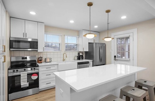 Bakerstown House | Modern and Cozy 3 Bedroom Home in Gibsonia/Pittsburgh