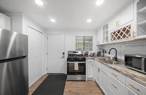 Bakerstown Apartment | Modern and Quiet 1 Bedroom Apt in Gibsonia/Pittsburgh