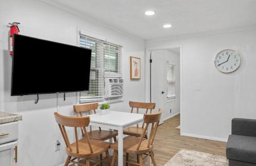 Bakerstown Apartment | Modern and Quiet One Bedroom Apartment in Gibsonia, Pittsburgh, Unit 2