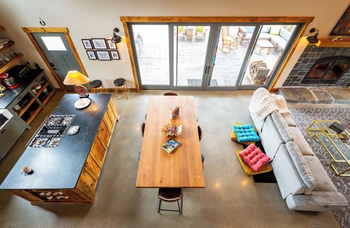 Gansevoort House | Modern Barn-Style Getaway Sleeps 10 Dog-Friendly