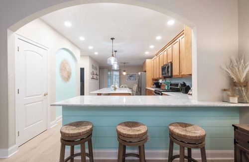 The Commons House | Modern Bayside Villa: Ideal for Family and Golf
