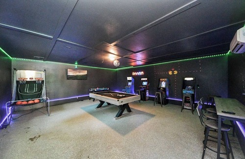 Kingwood House | Modern Boho Oasis | Pool/Spa/Cabana + Arcade+Games
