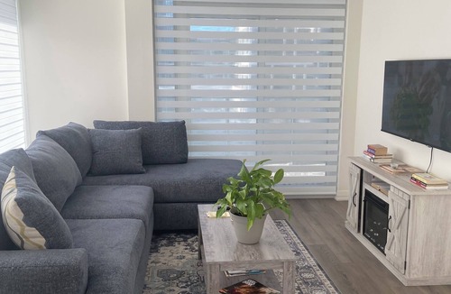 Vaughan Apartment | 🛏️ Modern 📸 Bright, Private Room with Ensuite – 2 Min Walk to Vaughan Mills!