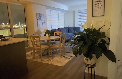 Vaughan Apartment | 🛏️ Modern 📸 Bright, Private Room with Ensuite – 2 Min Walk to Vaughan Mills!