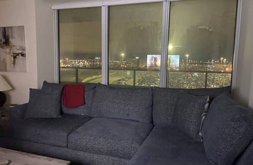 Vaughan Apartment | 🛏️ Modern 📸 Bright, Private Room with Ensuite – 2 Min Walk to Vaughan Mills!